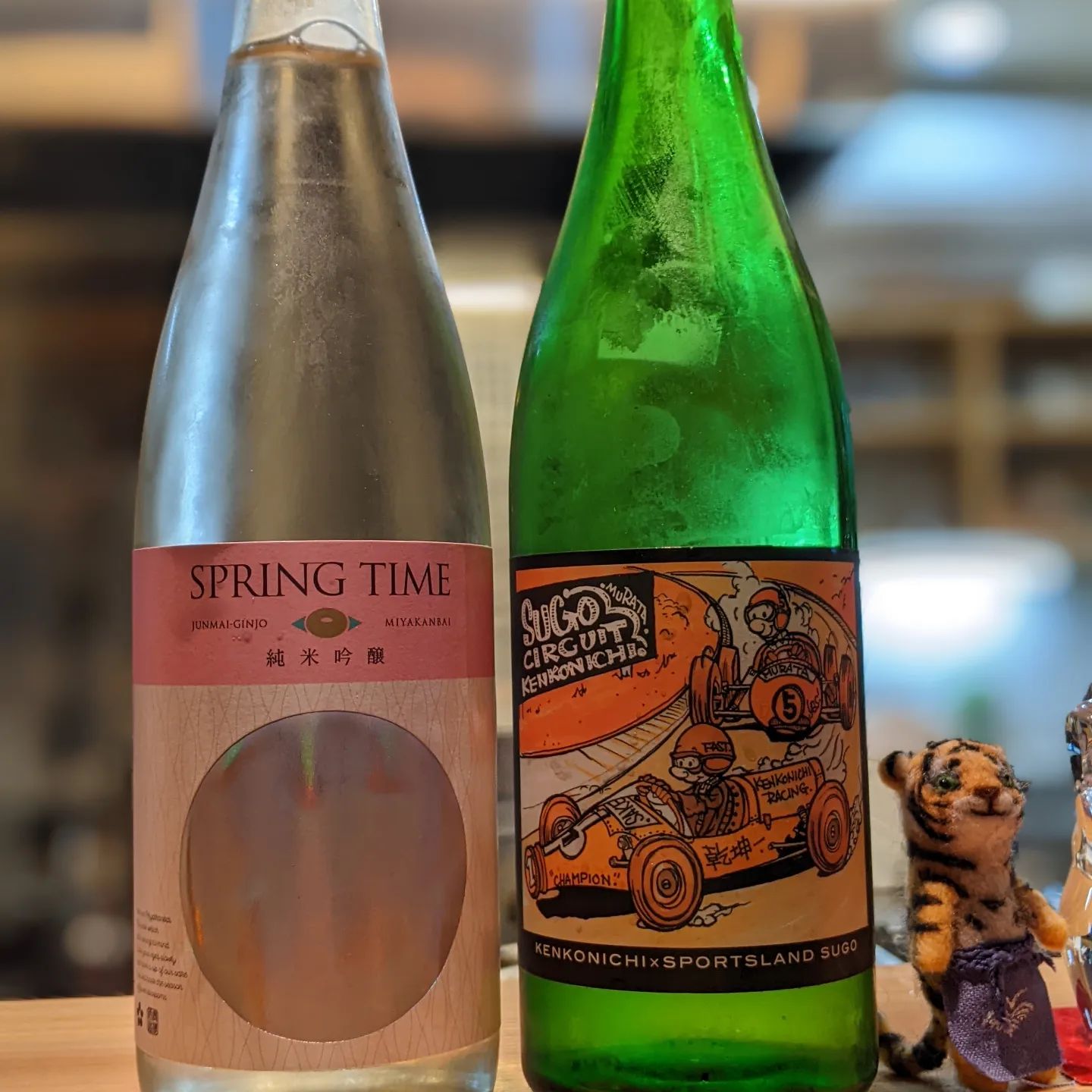 SUGOラベルの乾坤一と宮寒梅の春のお酒。エチケットだけでなく美味しいお酒ばかりです🥰 (Instagram)
